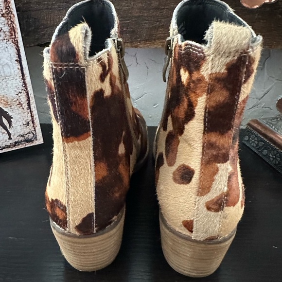 New Boutique Corky's Charming Cow Print Ankle Boots with Inside Zipper Closure - Picture 6 of 12